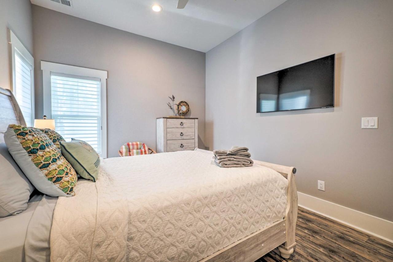 Bright Coastal Abode With Porch And Beach Access! Carolina Beach Kültér fotó